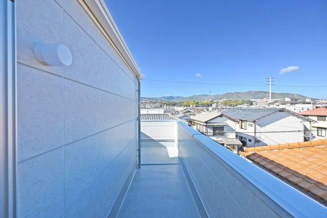 宝塚市高司1丁目新築一戸建て│3SLDK+並列駐車2台可(車種制限有)のバルコニー|3階バルコニー写真です。