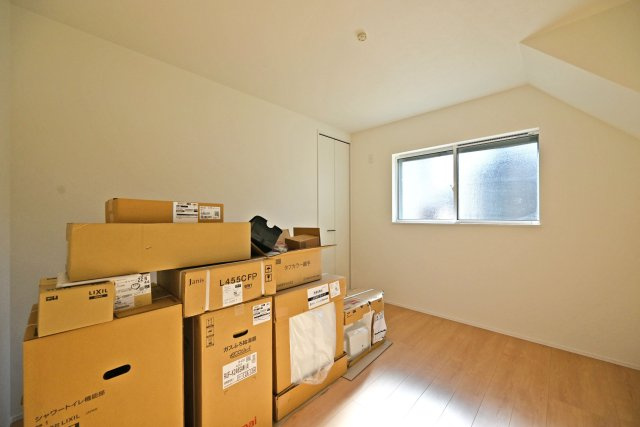 宝塚市高司1丁目新築一戸建て│3SLDK+並列駐車2台可(車種制限有)の洋室|-納戸6帖(1F)-