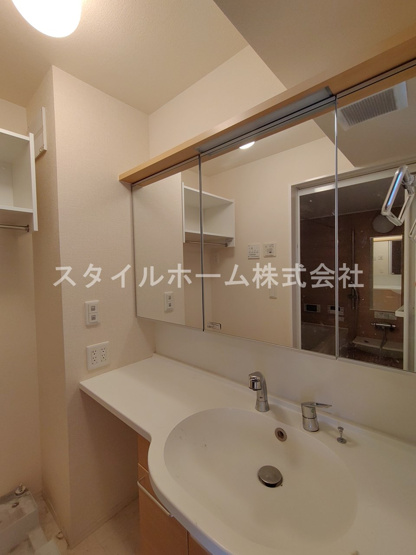 【洗面所】 | よつ葉館・蒼い館・まほろ館・ほくと館　蒼い館 | イメージ写真です。