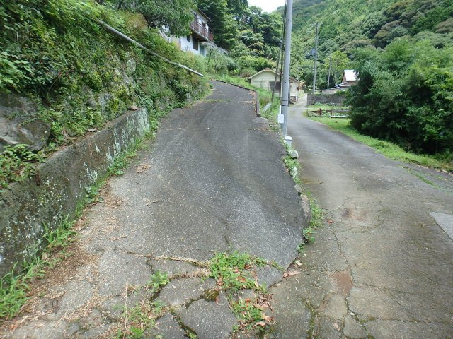 S0594R　蓮台寺貸家の駐車場