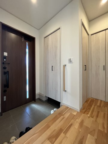 中古住宅　那加不動丘2丁目の玄関