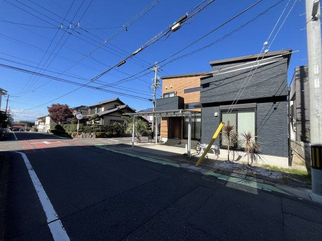 中古住宅　那加不動丘2丁目の前面道路含む現地写真