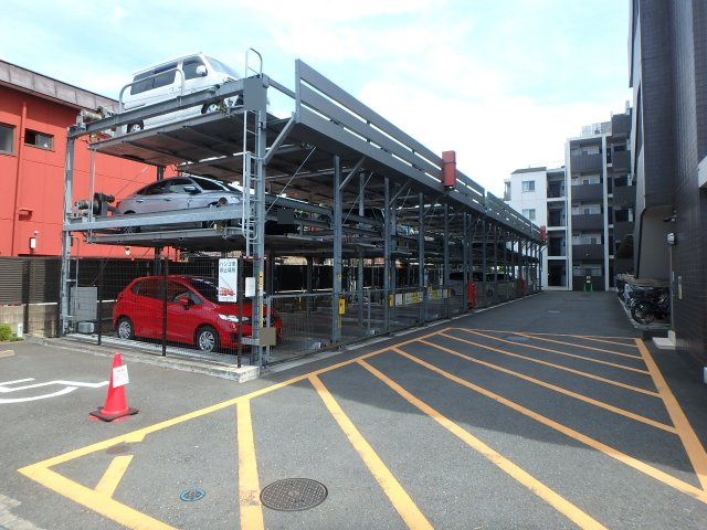 レーベンリヴァーレ入間オフィールの駐車場