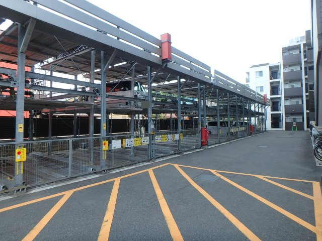 レーベンリヴァーレ入間オフィールの駐車場