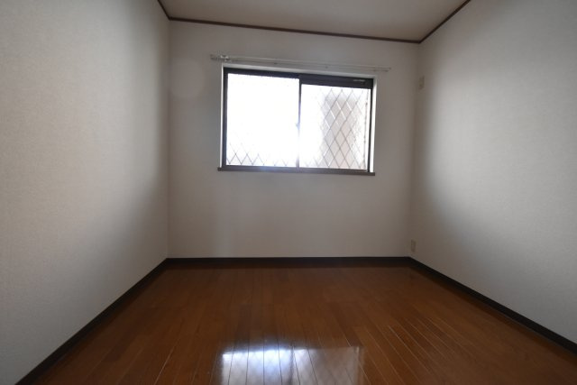 ソレアード甲東園の洋室