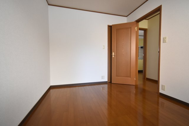 ソレアード甲東園の洋室