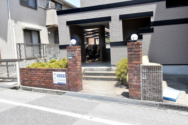 ソレアード甲東園のエントランス