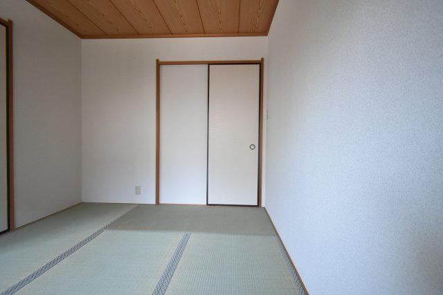 ソレアード甲東園の和室