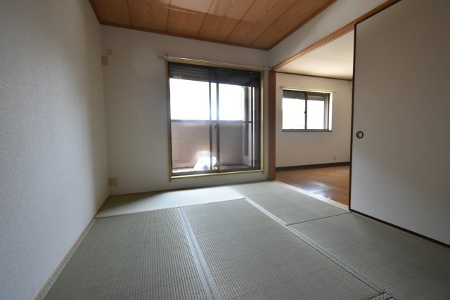 ソレアード甲東園の和室