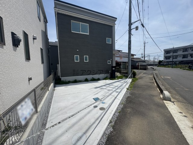 飯能市双柳・全8棟　新築一戸建　1号棟　～大容量WICあり～の駐車場|並列駐車2台可(車種制限あり)
