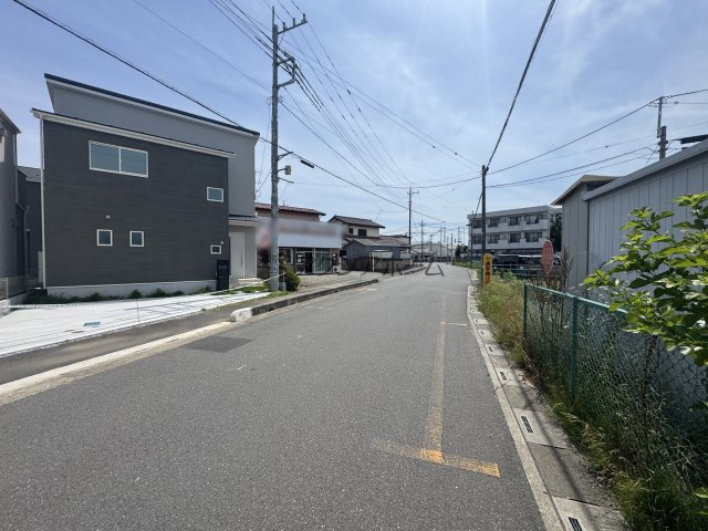 飯能市双柳・全8棟　新築一戸建　1号棟　～大容量WICあり～の前面道路含む現地写真