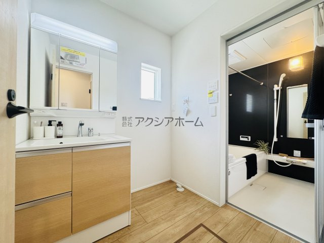 飯能市双柳・全8棟　新築一戸建　1号棟　～大容量WICあり～の独立洗面台|温水シャワー付洗面化粧台