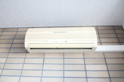 【設備】 | セシーズイシイ18 | エアコン　※同建物ほかのお部屋の写真です。