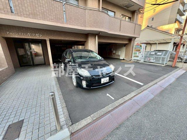 アーバンライフヤマゼンの駐車場