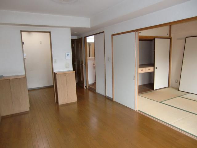 プリムヴェール戸田壱番館の居間・リビング