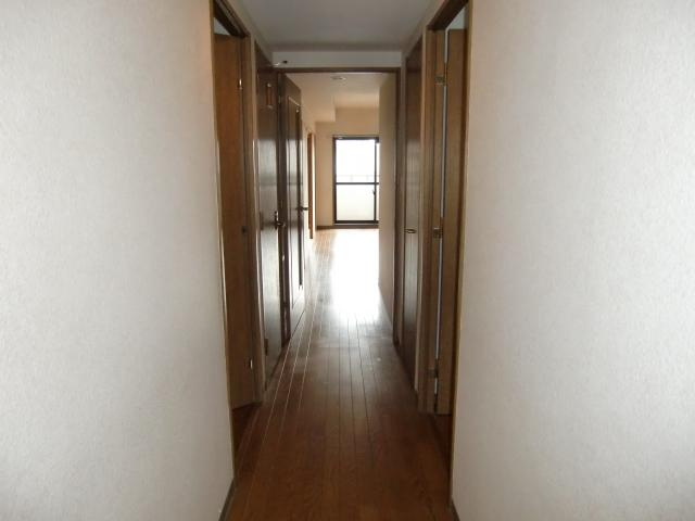 プリムヴェール戸田壱番館の玄関