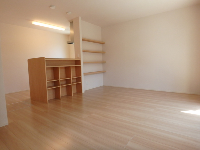 ルミウス万々の居間・リビング|LDK１３．５帖