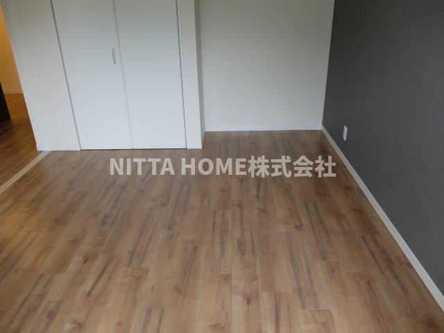 シャーメゾン　丹波の内装|フローリングの洋室です★