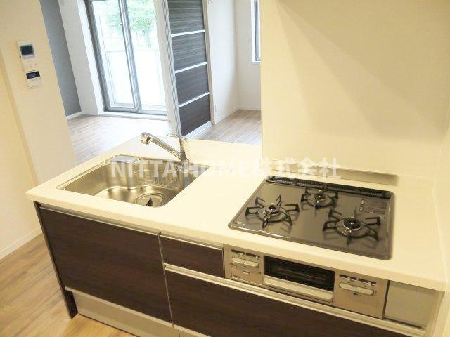 シャーメゾン　丹波のキッチン|料理のしやすい３口コンロがついています(^^♪