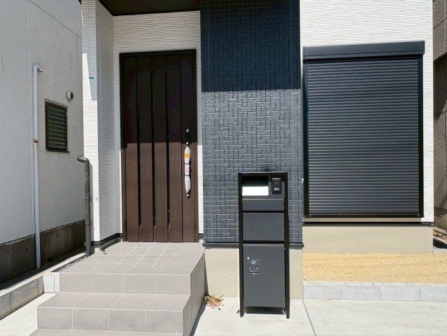 新築戸建　岐阜市羽衣町　全1区画分譲の玄関|玄関ドアの鍵はディンプルキーと内側はサムターンキーになっており防犯性の高い仕様になっています。