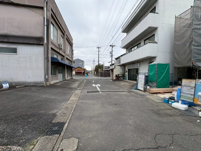 新築戸建　岐阜市羽衣町3丁目　全1区画分譲の前面道路含む現地写真|「現地（2025年11月28日）撮影」　
■前面道路　
■ヤマダ不動産　株式会社リライフ