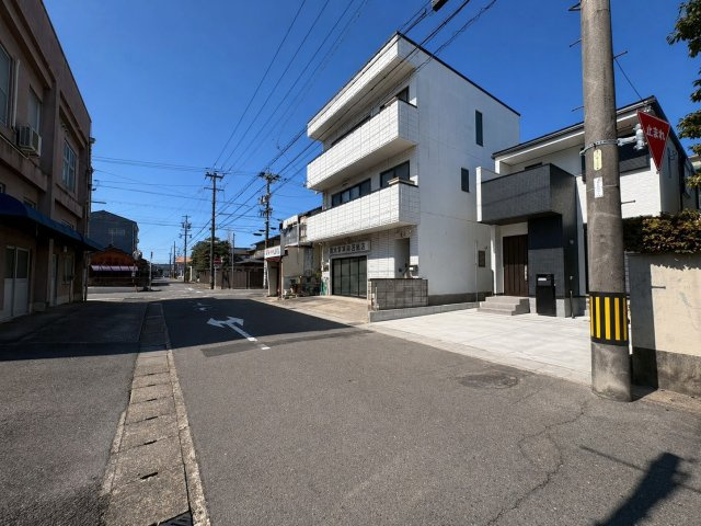 新築戸建　岐阜市羽衣町　全1区画分譲の前面道路含む現地写真|「現地（2026年3月12日）撮影」　
■前面道路　
■ヤマダ不動産　株式会社リライフ
