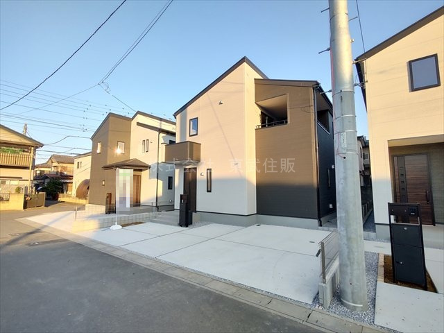 【前面道路含む現地写真】 | 鶴ヶ島市下新田第2　全4棟　2号棟 | 住環境良好です