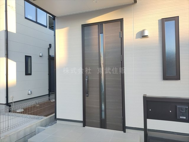 【玄関】 | 鶴ヶ島市下新田第2　全4棟　2号棟 | 落ち着いた玄関です