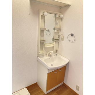 【洗面所】 | ドゥ・セナクール　Ａ | 脱衣スペースもあります