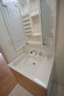 【脱衣所】 | 【仲介手数料無料！！】府中市西原町4丁目　新築戸建て（全2棟）B号棟　5490万円 | 洗面所