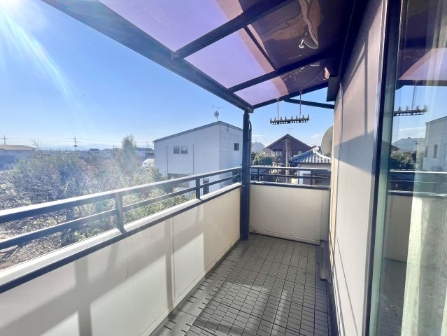 【中古戸建】佐波郡玉村町大字五料のバルコニー|■バルコニー｜プライバシーが守られたインナーバルコニーは、くつろぎの空間としても、アウトドアの空間としても活躍をしてくれます。