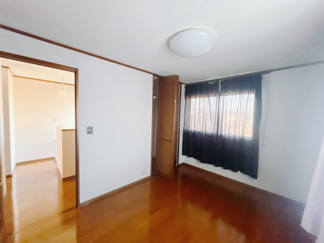 【中古戸建】佐波郡玉村町大字五料の洋室|■2階洋室｜子供部屋のメリットは「自立心を養うことができる」「自分で整理整頓できるようになる」そして、お子様が成長した際には「プライバシーを確保できる」といい事だらけ