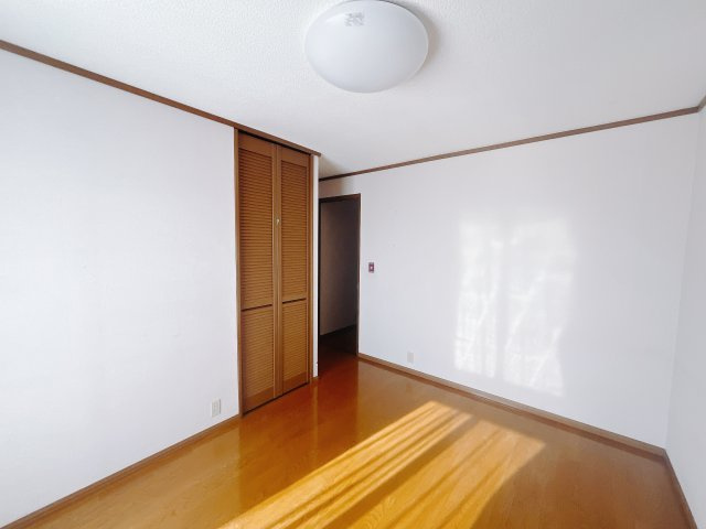 【中古戸建】佐波郡玉村町大字五料の洋室|■2階洋室｜2階各居室には収納をご用意しています♪常にお部屋を綺麗に保てます！小さなお子様も自然とお片付けができるようになるのでうれしいですよね！