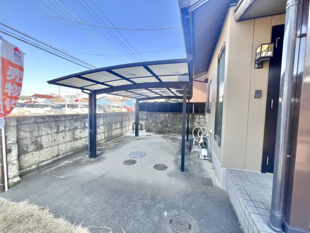 【中古戸建】佐波郡玉村町大字五料の外観|■カーポート｜愛車もしっかり守れるカーポート付きですので安心ですね！