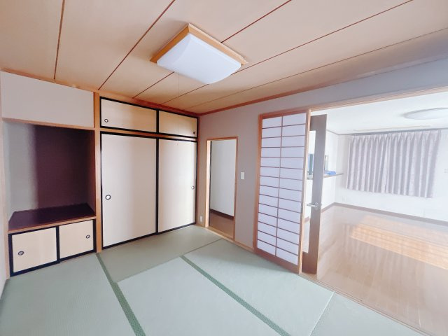 【中古戸建】佐波郡玉村町大字五料の和室|■1階和室｜和室でしか味わえない畳ならではの香りや素材で和のやすらぎを感じてください♪休日はお子様とお昼寝するのにも最適です！