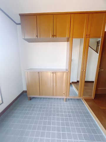 【中古戸建】佐波郡玉村町大字五料の玄関|■洗面室｜大きな鏡で朝の身支度もラクラク♪毎日の忙しい準備が楽しくなる洗面所です(^^♪