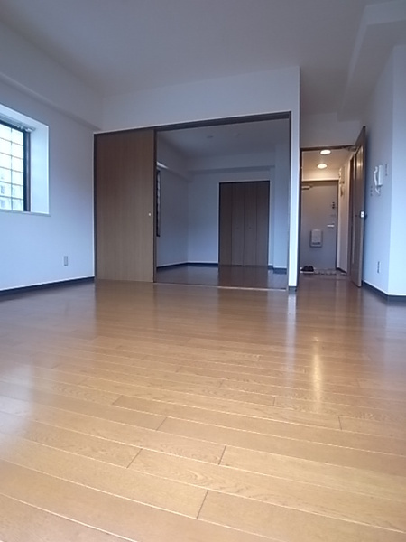 パレス東洋神戸２号館の居間・リビング