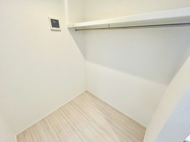 グラファーレ千葉市若葉区貝塚１丁目２期の収納|ファミリークローゼット