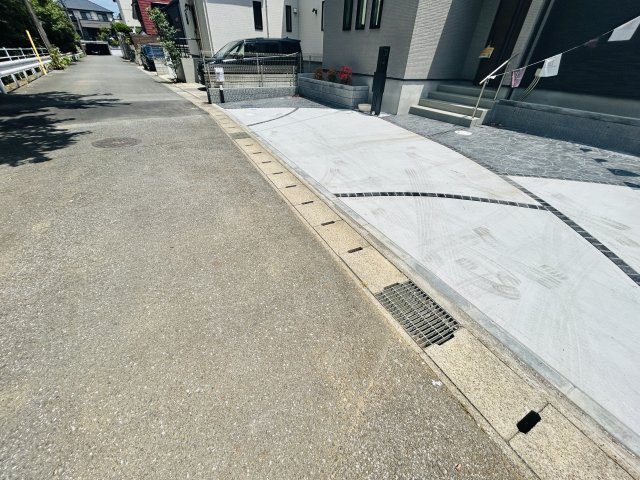 グラファーレ千葉市若葉区貝塚１丁目２期の前面道路含む現地写真