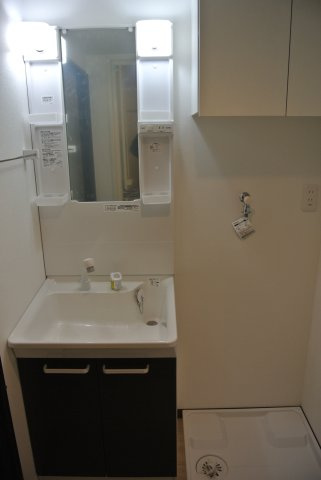 サンレジデンス武蔵野の独立洗面台|室内洗濯機置場