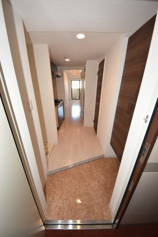 ラグゼ難波西Ⅰの玄関