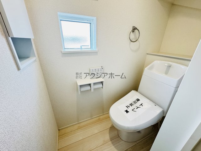 飯能市双柳・全8棟　新築一戸建　2号棟　～角地・駐車2台～のトイレ|温水洗浄機能付