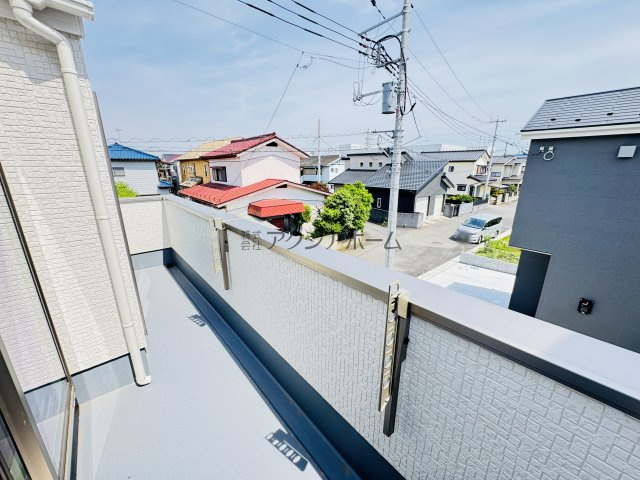 飯能市双柳・全8棟　新築一戸建　2号棟　～角地・駐車2台～のバルコニー