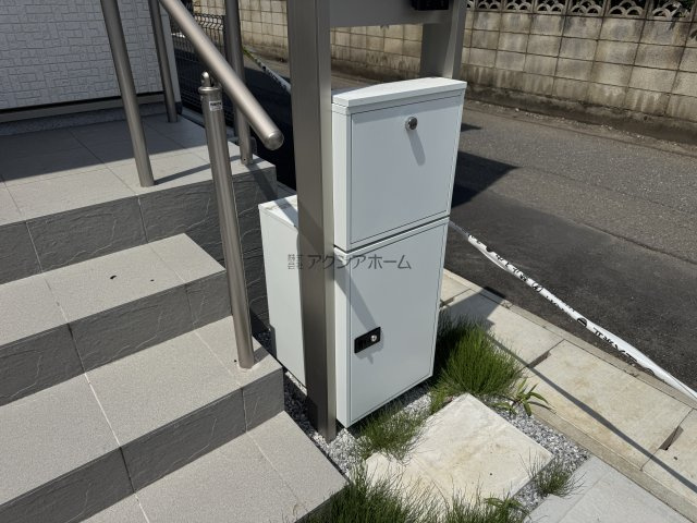 飯能市双柳・全8棟　新築一戸建　2号棟　～角地・駐車2台～の設備|郵便受け・宅配ボックス