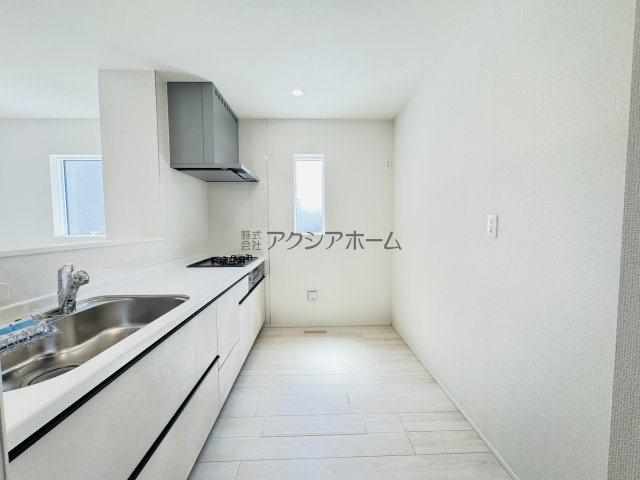 飯能市双柳・全8棟　新築一戸建　2号棟　～角地・駐車2台～のキッチン