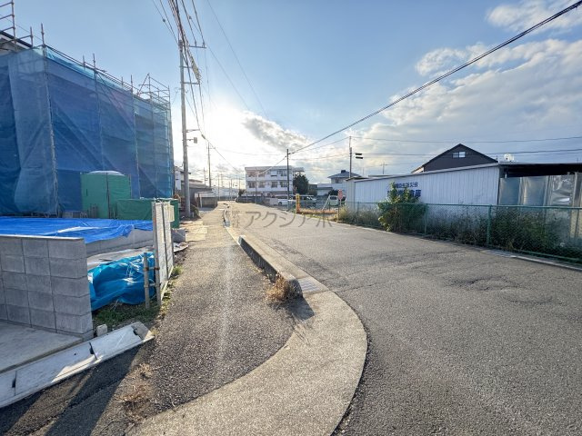 飯能市双柳・全8棟　新築一戸建　2号棟　～角地・駐車2台～の前面道路含む現地写真|2025年11月21日撮影