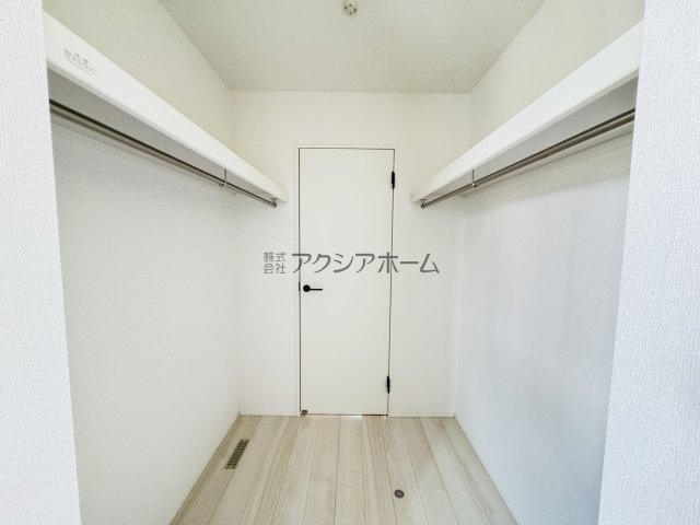 飯能市双柳・全8棟　新築一戸建　2号棟　～角地・駐車2台～の収納|1階ファミリークローゼット