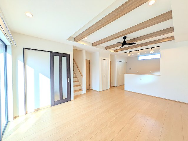 オリーブガーデン大泉吉田の居間・リビング