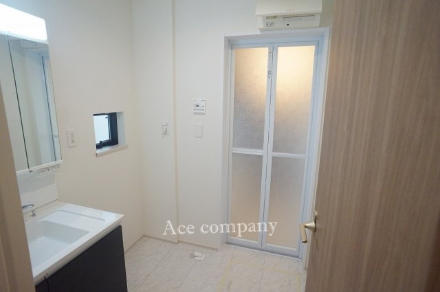 【ランドリースペース】 | 八尾市志紀町南4丁目 | 洗面室に床下収納付きです♪