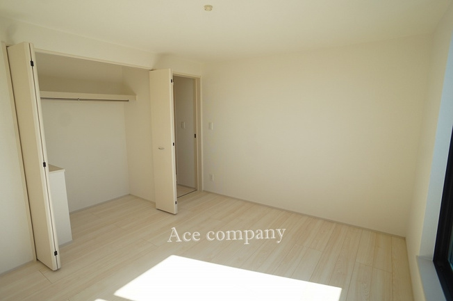 【寝室】 | 八尾市志紀町南4丁目 | 【3階：洋室7帖】クローゼット完備です♪